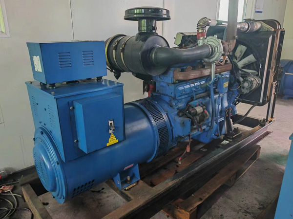 雄县100kW柴油发电机组使用多级机油有哪些优缺点？